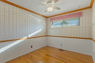 7138 S Chris Ln E, Cottonwood Heights, UT 84121 - Photo 8