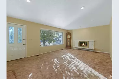 7138 S Chris Ln E, Cottonwood Heights, UT 84121 - Photo 4