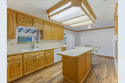 7138 S Chris Ln E, Cottonwood Heights, UT 84121 - Photo 12