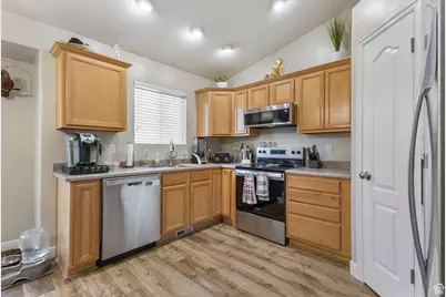 455 Lindy Way, Tooele, UT 84074 - Photo 8