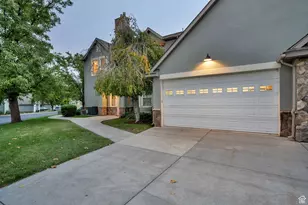 967 S Courtyard Ln E, Centerville, UT 84014 - Photo 2