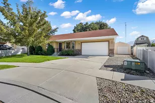 24 W Malstrom Ct, Murray, UT 84107 - Photo 2