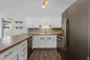 24 W Malstrom Ct, Murray, UT 84107 - Photo 6