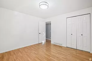 875 E Arrowhead Ln, Murray, UT 84107 - Photo 12