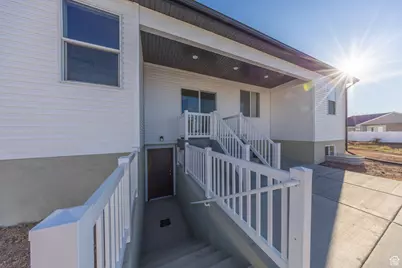 232 N Rick Way W, Clearfield, UT 84015 - Photo 4