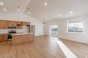 232 N Rick Way W, Clearfield, UT 84015 - Photo 12