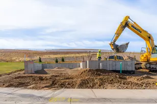2699 N Blue Dawn Ln, Saratoga Springs, UT 84045 - Photo 2