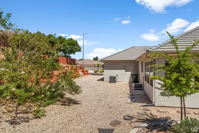 993 N Las Entradas Dr, Washington, UT 84780 - Photo 38