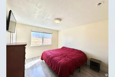 1046 N Cedarwood Blvd N, Tooele, UT 84074 - Photo 8