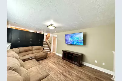 1046 N Cedarwood Blvd N, Tooele, UT 84074 - Photo 6