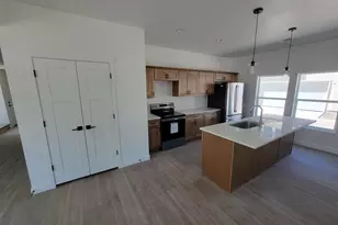 731 S Harrison Dr, Springville, UT 84663 - Photo 2