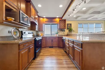 683 Hillside Oak Cir, North Salt Lake, UT 84054 - Photo 10