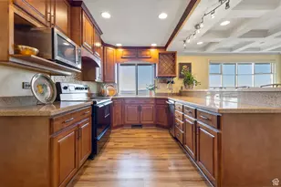 683 Hillside Oak Cir, North Salt Lake, UT 84054 - Photo 10