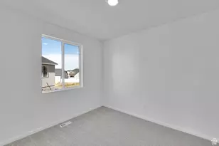 8674 N Halloran Ct, Lake Point, UT 84074 - Photo 16