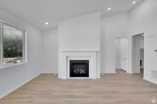 8674 N Halloran Ct, Lake Point, UT 84074 - Photo 4