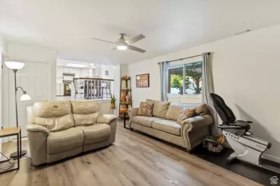 818 E Creekside Dr S, Layton, UT 84041 - Photo 10