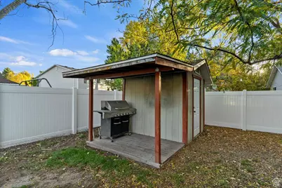 818 E Creekside Dr S, Layton, UT 84041 - Photo 28