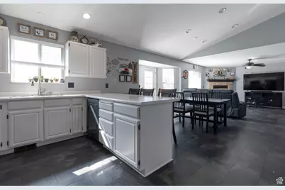 2439 W Bridle Oak Dr, South Jordan, UT 84095 - Photo 18