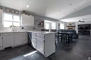 2439 W Bridle Oak Dr, South Jordan, UT 84095 - Photo 18