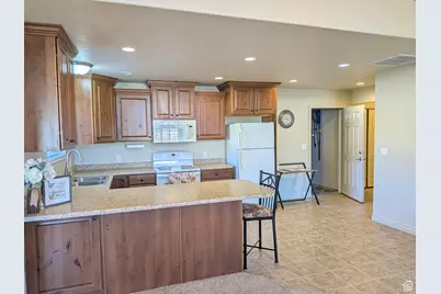 385 E 2280 N #D, North Logan, UT 84341 - Photo 4