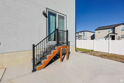 576 E Hearth Ln, Eagle Mountain, UT 84005 - Photo 10