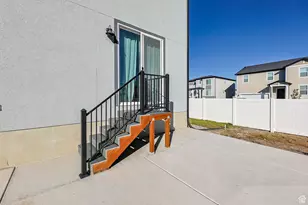 576 E Hearth Ln, Eagle Mountain, UT 84005 - Photo 10