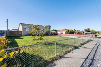 2153 W 4800 S, Roy, UT 84067 - Photo 6