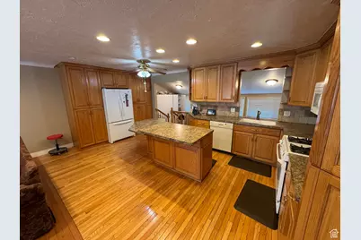 5748 S Ferron Cir, Taylorsville, UT 84129 - Photo 4