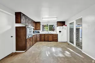 4825 S Burch Creek Dr E, South Ogden, UT 84403 - Photo 10