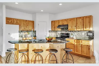 1961 Woodview Dr, Lehi, UT 84043 - Photo 8