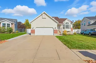 882 W 4150 S, Riverdale, UT 84405 - Photo 2