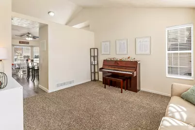 882 W 4150 S, Riverdale, UT 84405 - Photo 4