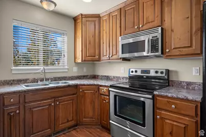 927 N Independence Ave, Provo, UT 84604 - Photo 8