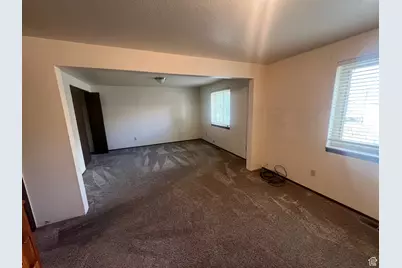 819 Castle Gate Cir, Helper, UT 84526 - Photo 16