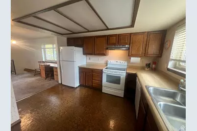 819 Castle Gate Cir, Helper, UT 84526 - Photo 12