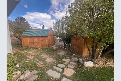 819 Castle Gate Cir, Helper, UT 84526 - Photo 34