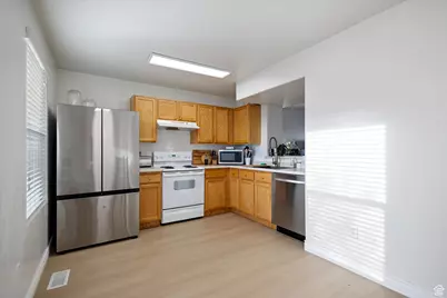 7954 N Dundee Dr, Eagle Mountain, UT 84005 - Photo 8