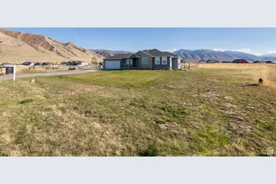 1602 E Arrowhead Ln, Erda, UT 84074 - Photo 4