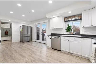 12034 S 1900 W, Riverton, UT 84065 - Photo 14