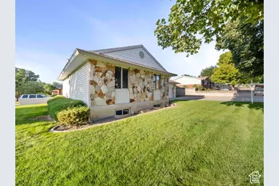 704 W Daisy Ln S, Murray, UT 84123 - Photo 2