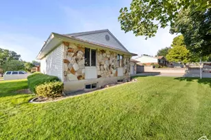 704 W Daisy Ln S, Murray, UT 84123 - Photo 2