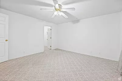 558 S Oak Ln E, Tooele, UT 84074 - Photo 22