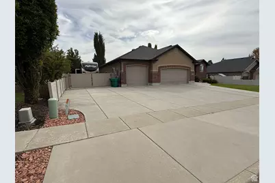 818 N 2625 W, Layton, UT 84041 - Photo 2