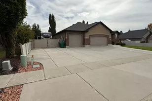818 N 2625 W, Layton, UT 84041 - Photo 2