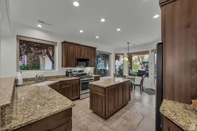 2240 E Cobalt Dr #9, Saint George, UT 84790 - Photo 14