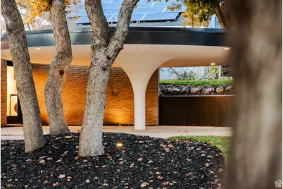 2777 E Comanche Dr S, Salt Lake City, UT 84108 - Photo 2