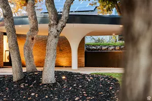 2777 E Comanche Dr S, Salt Lake City, UT 84108 - Photo 2