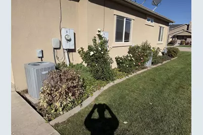 392 E 700 S #I, Vernal, UT 84078 - Photo 2