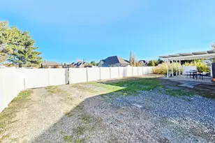 2410 W 11400 S, South Jordan, UT 84095 - Photo 16