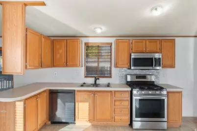 221 E Jordan View Dr S, Sandy, UT 84070 - Photo 6